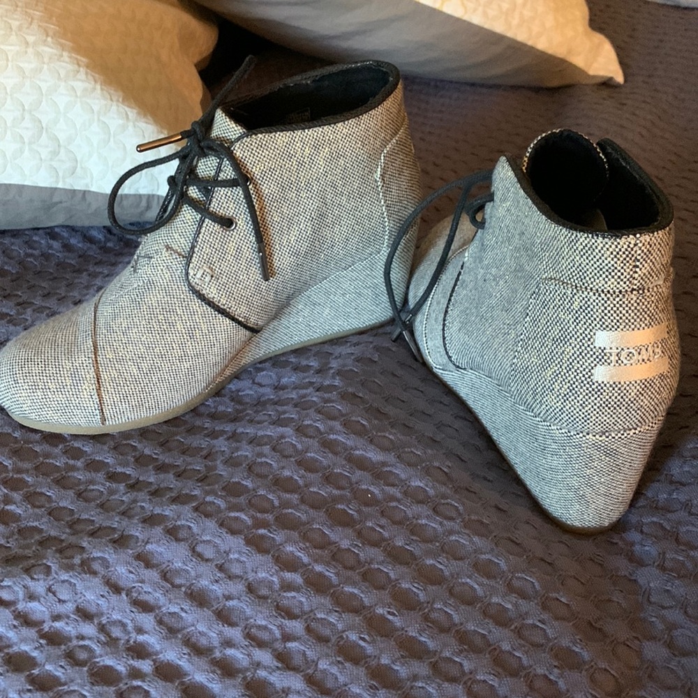Toms Desert Wedge Bootie Size 8
